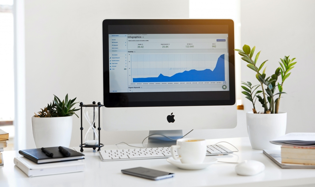16-apple-devices-books-business-coffee-572056-1-1024x609